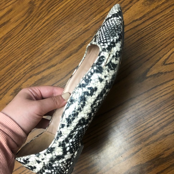 bcbg gently worn flats - Picture 3 of 8